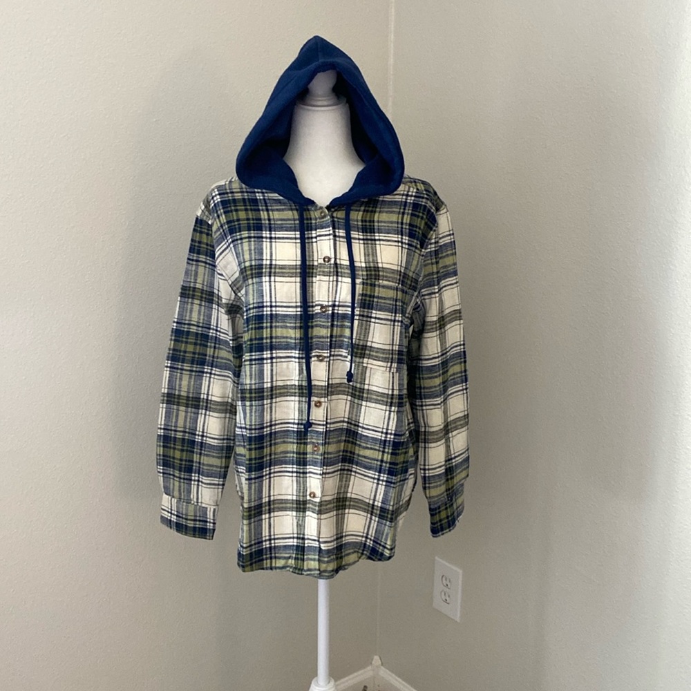 NWOT: Women’s Love Tree Hooded Flannel Shirt 👚